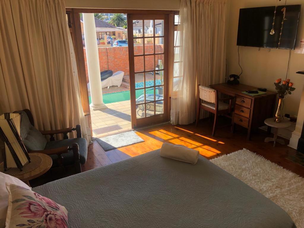 Sunny Private Room On The Porch Puerto Elizabeth Exterior foto